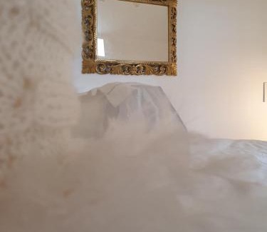 Reilhaguet Bed & Breakfast | Les Pierres Lotoises - chambre dhôtes Le Pigeonnier