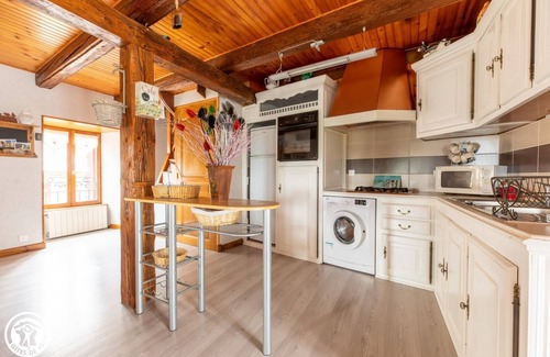 Besse-en-Chandesse House | Les Remparts - Besse ET ST Anastaise