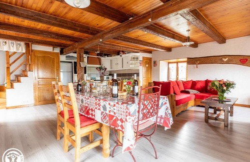Besse-en-Chandesse House | Les Remparts - Besse ET ST Anastaise