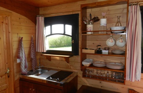 Calleville House | Les Roulottes de la Risle: cosy, swimming pool and spa