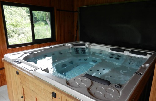 Calleville House | Les Roulottes de la Risle: cosy, swimming pool and spa