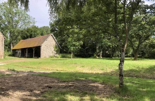 Jars House | Les Ruellés, a renovated former farmhouse in a green setting
