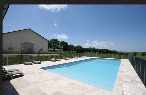 Reaux House | Les Vendangeurs - Sleeps 2 (1 Bedroom) - Stylish House With Heated Pool