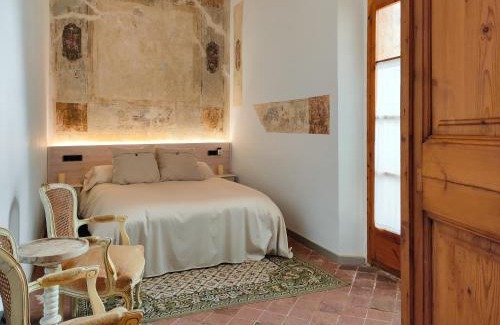 Barbera de la Conca House | Les Voltes III - stunning 5BD home with panoramic views in hilltop wine village