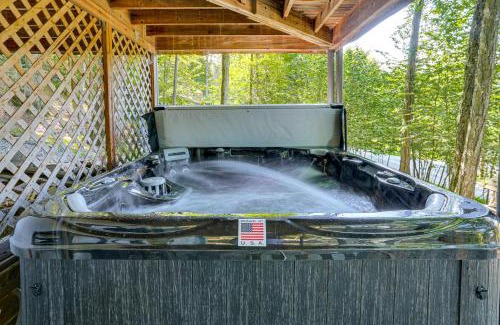 Greentown House | Less Than 1 Mi to Lake Cabin with Hot Tub in Greentown!