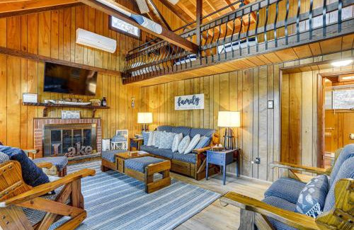 Greentown House | Less Than 1 Mi to Lake Cabin with Hot Tub in Greentown!