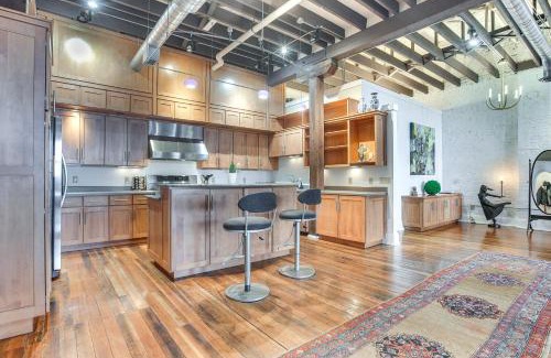 Springfield Apartment | Less Than 1 Mi to Wittenberg Eclectic Loft with Parking!