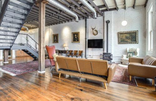 Springfield Apartment | Less Than 1 Mi to Wittenberg Eclectic Loft with Parking!