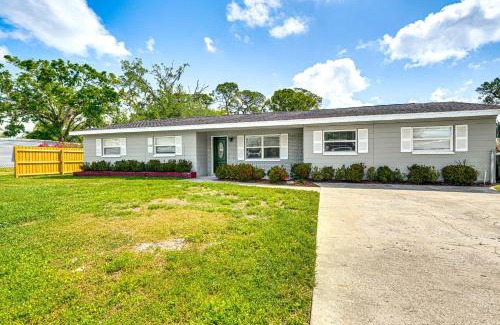 Ruskin House | Less Than 2 Mi to Beach and Marina Bright Ruskin Retreat!