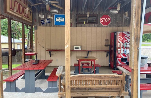 Quitman House | Less than a mile from Lake Fork-UPDATED-Sunfish Stay-Rm 2