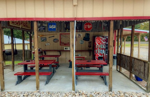 Quitman House | Less than a mile from Lake Fork-UPDATED-Sunfish Stay-Rm 2