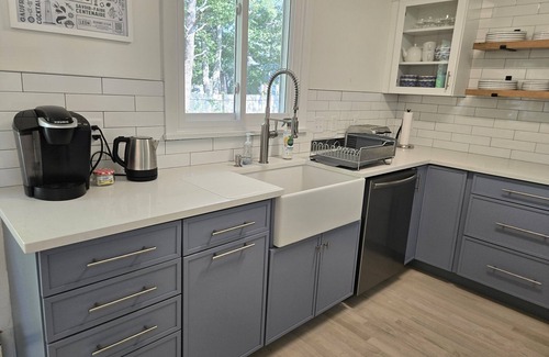 Hyannis Port House | Less than a mile to Keys Beach Hyannis. Beach Pass Provided.