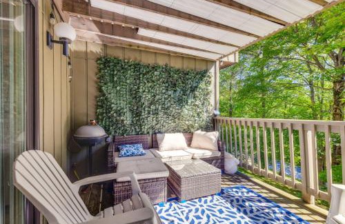 Warren Apartment | Less Than half Mi to Sugarbush Resort Condo with Deck!