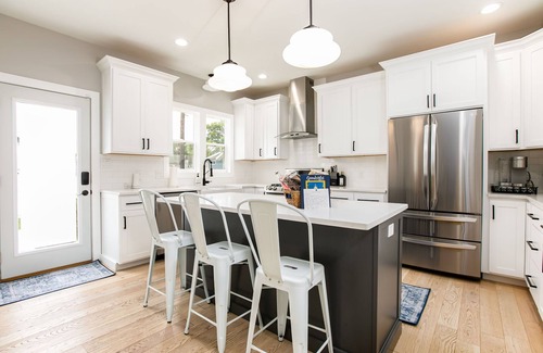 Harters Heights House | Less than one mile from Notre Dame's campus! Sleeps 10+ with all the amenities!