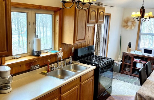 Altmar Cottage | Let's Get Cozy!NestledinWoodsonBellaVista campus, 2Mins.ToSalmon Rvr/FishAutmnLk