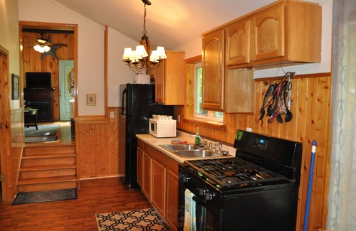 Altmar Cottage | Let's Get Cozy!NestledinWoodsonBellaVista campus, 2Mins.ToSalmon Rvr/FishAutmnLk