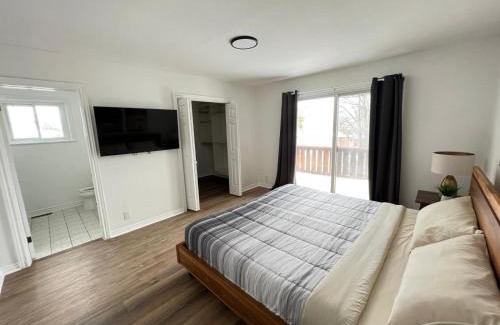Barrie House | Letitia Heights !E Spacious and Quiet Private Bedroom with Private Bathroom