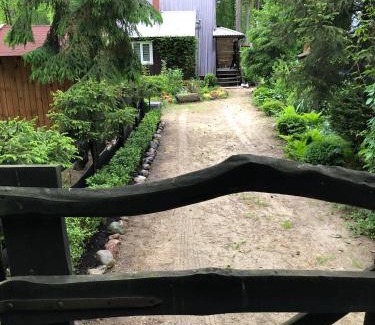 Blanki Cabin | Letnisko SYMSAR 6, Drewniany domek letniskowy z ogrodem