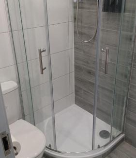 Pinkwell House | Letzi Ensuite, 15 Min to Heathrow, Fast WiFi
