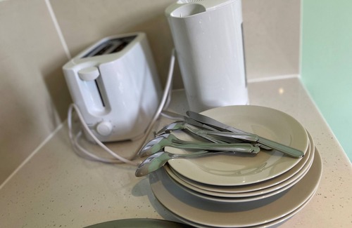 Pinkwell Apartment | Letzi private en-suite, Near Heathrow Airport T3