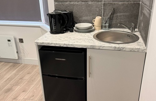 Pinkwell Apartment | Letzi private en-suite, Near Heathrow Airport T3