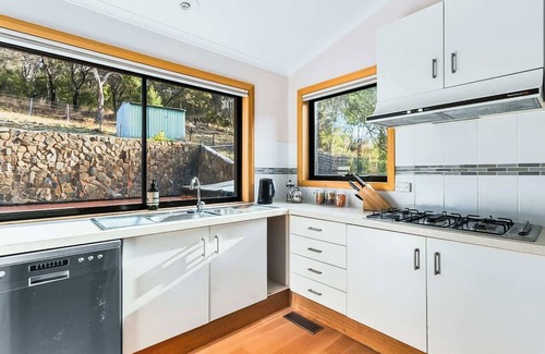 Rosny House | Leura Bayview Retreat - Close to CBD & Air port
