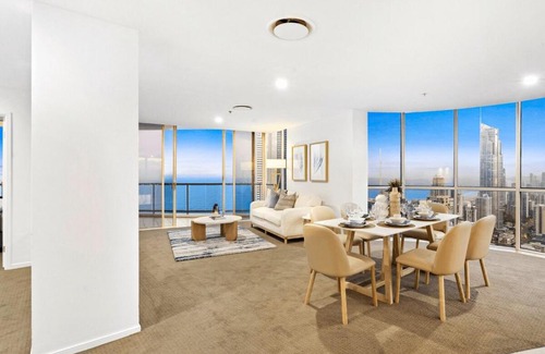 Surfers Paradise Apartment | Level 45 Luxury Sub-Penthouse in Towers of Chevron - Hosted by Coastal Letting Co.