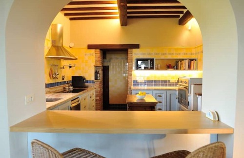 Lidarno Villa | Levigne Villa- Luxurious Hilltop Estate with Pool and Tennis Court