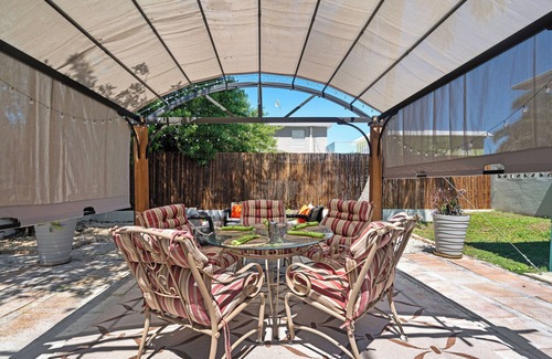 Levittown Apartment | Levittown Onyx: A Jazzy 2-Bedroom Apartment in Toa Baja with WiFi, AC
