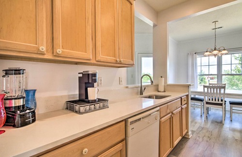 Villages of Five Points Condo | Lewes Condo w/Pool Access: 3 Mi to the Beach!