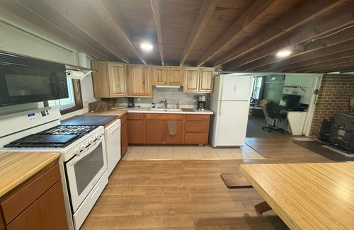 Morris Cabin | Lexington Camp Walking/Biking Distance to Rails Trail at Rattlesnake Rock Access