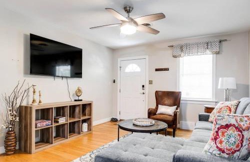 Richmond House | LG Central location FREE parking fenced yard FIRE-PIT