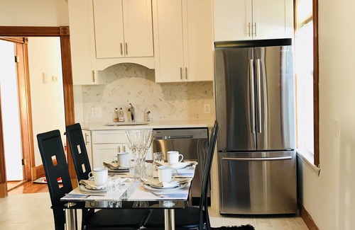 Dorchester Condo | Lg suite for up to 8 ppl/2 floor