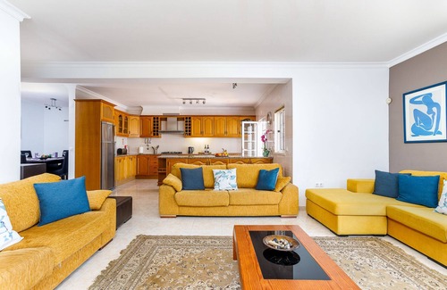 Retur Villa | Lic 11363/AL Wonderful 6 bed 5 bath house with heatable pool close to beach