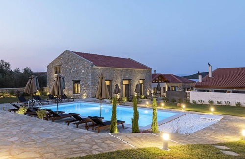 Sourpi Apartment | Lichnos Luxury Suite