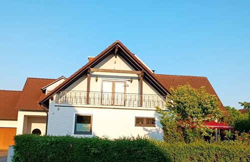 Merkendorf Apartment | Lichtdurchflutete Dachgeschosswohnung (98 m2) mit zwei Balkonen