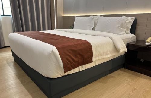 Santa Cruz Hotel | Lido De Paris Hotel