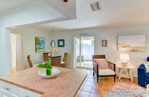 Sarasota Cottage | Lido Key Cottage -Summer Special rate.2 bikes complimentary during stay!