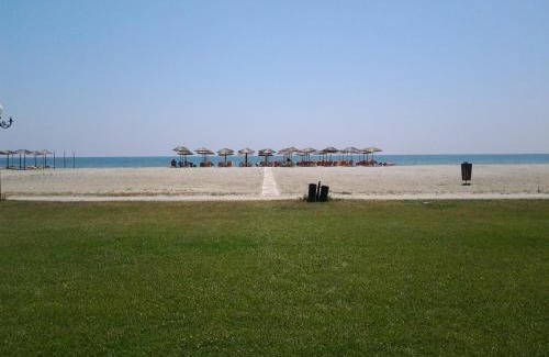 Korinos Hotel | Lidra