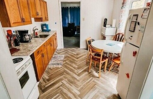 Dunnottar House | LIFE AT THE BEACH! - Matlock Manitoba