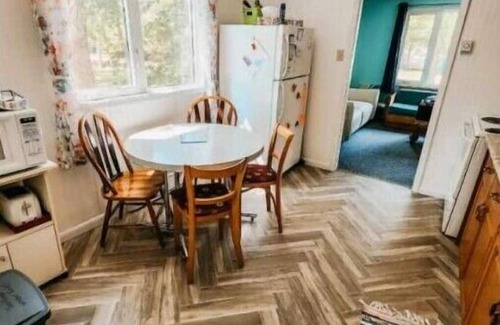 Dunnottar House | LIFE AT THE BEACH! - Matlock Manitoba
