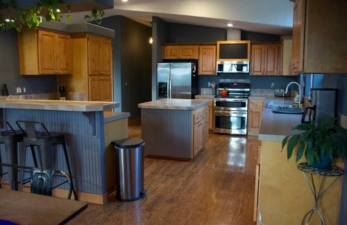 La Grande Cabin | Life in the Woods - Minutes to town! Mt. Emily Retreat at the MERA Trailhead!