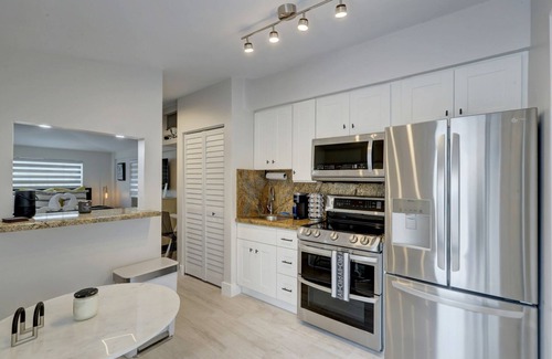 Poinsettia Heights Apartment | Life's A Beach - Gorgeous Studio - Fort Lauderdale