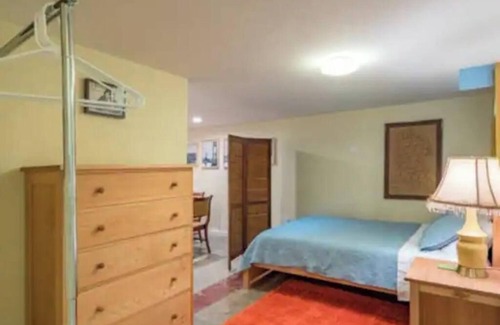 University Park Apartment | Light & Bright N. Portland Studio!