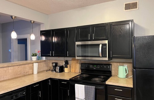Summit - University Apartment | Light filled 2-bedroom apartment in central Saint Paul