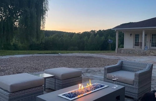 Ronda Apartment | Light-filled apartment in the Appalachian foothills and N Carolina wine country.