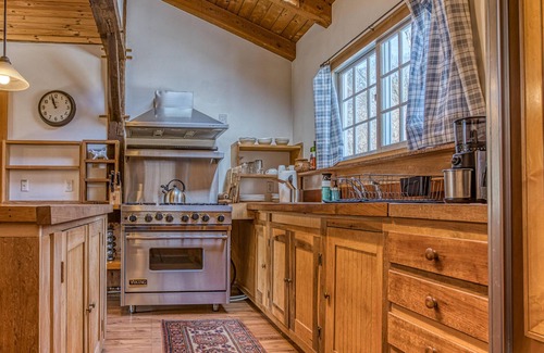 Stockbridge Cottage | Light-filled Carpenter's Cottage in Stockbridge