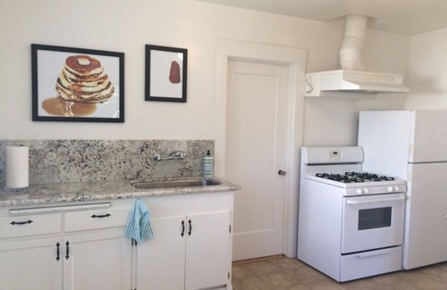 Beach Hill - Beach Flats Apartment | Light-Filled Carriage House Apartment- Blocks to Beach and Boardwalk