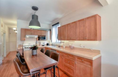 Paradise Park Apartment | Light filled Condo 3 Bedrm with enclosed sunny backyard