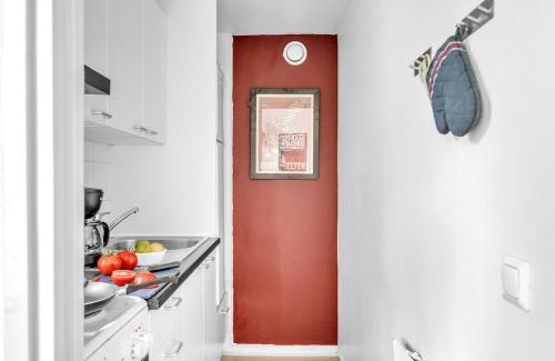 Punavuori Apartment | Light-Filled Gem Bathtub 200m tram bus Wi-Fi